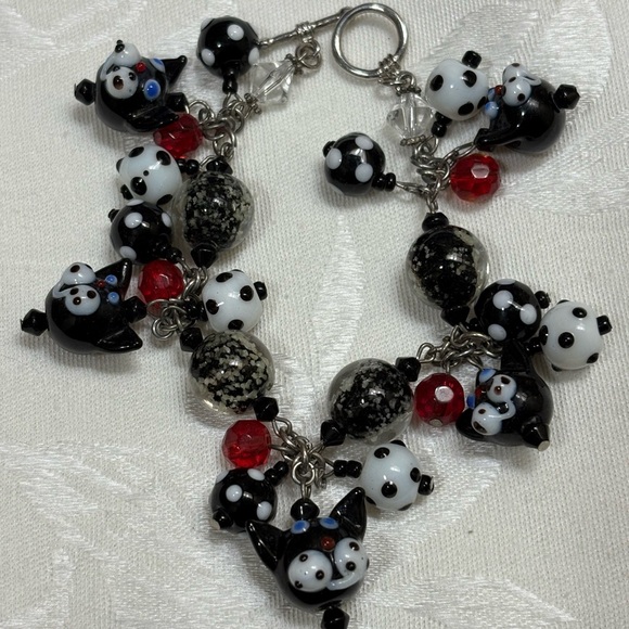 Glass Beaded Cat Bracelet - Picture 2 of 3